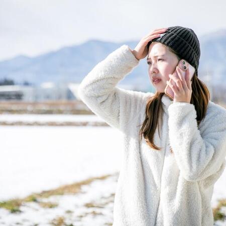 突然の積雪で近隣トラブルが発生！　※画像はイメージです（minaa_key/photoAC）