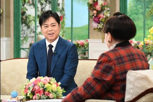 「徹子の部屋」に出演する三山ひろし（左）と黒柳徹子＝テレビ朝日提供