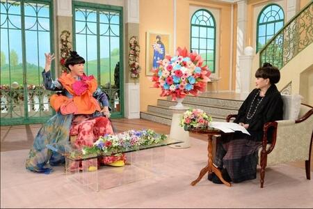 「徹子の部屋」に出演する坂口涼太郎（左）と黒柳徹子＝テレビ朝日提供