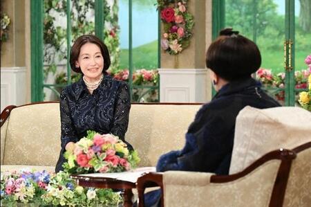 「徹子の部屋」 黒柳徹子（右）、岡田美里＝テレビ朝日提供