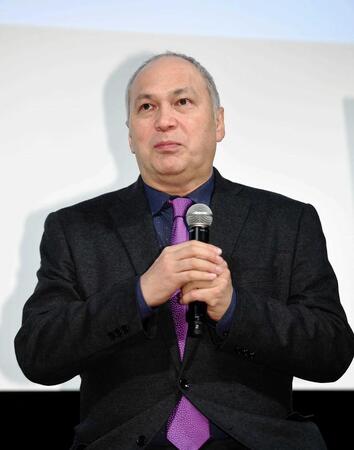 モーリー・ロバートソンさん