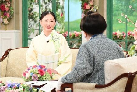 「徹子の部屋」　 黒柳徹子（右）、松雪泰子＝テレビ朝日提供