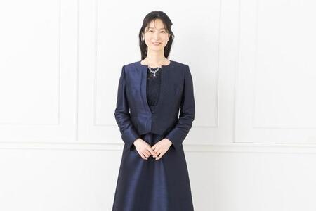 大臣だって悩む！宮中のドレスコード　小野田氏が着用したジャケット＝東京ソワール