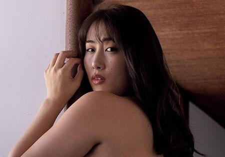 爽香「週刊SPA! 」（扶桑社）3月17日号より＝撮影／中山雅文 ヘアメイク／小林阿佐美 スタイリング／八杉直美