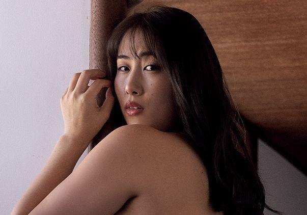 爽香「週刊SPA! 」（扶桑社）3月17日号より＝撮影／中山雅文 ヘアメイク／小林阿佐美 スタイリング／八杉直美