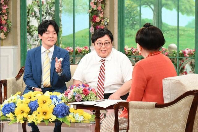 「徹子の部屋」　黒柳徹子（右）、タイムマシーン3号＝テレビ朝日提供