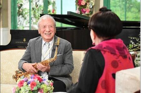 「徹子の部屋」黒柳徹子（右）、渡辺貞夫＝テレビ朝日提供