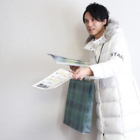 駅改札近くでのチラシ配布は罪？　※画像はイメージです（amshyles/photoAC）