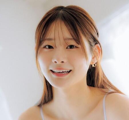 野村るな「週刊SPA! 」（扶桑社）3月24・31日合併号より＝撮影／友野雄 ヘアメイク／ムロゾノケイト（GiGGLE） スタイリング／春原愛子