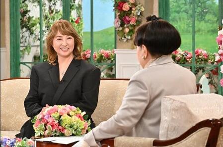 「徹子の部屋」　黒柳徹子（右）、愛華みれ＝テレビ朝日提供