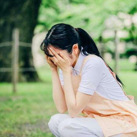 育児と仕事で手いっぱいなのに介護もやるの…　※画像はイメージです（FineGraphics/photoAC）