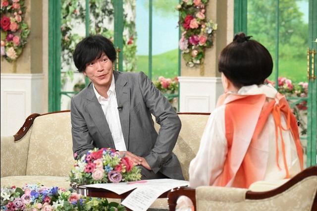 「徹子の部屋」（右から）黒柳徹子、田辺誠一＝テレビ朝日提供