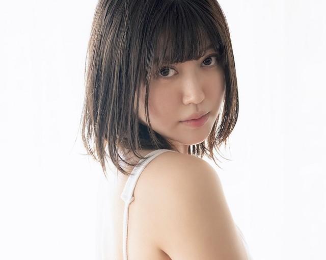 和泉芳怜「週刊SPA! 」（扶桑社）4月7・14日合併号より＝撮影／武田敏将 ヘアメイク／KEIKO（renewal） スタイリング／田中陽子