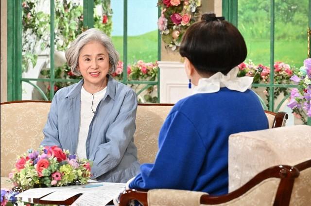 「徹子の部屋」　（右から）黒柳徹子、朝加真由美＝テレビ朝日提供