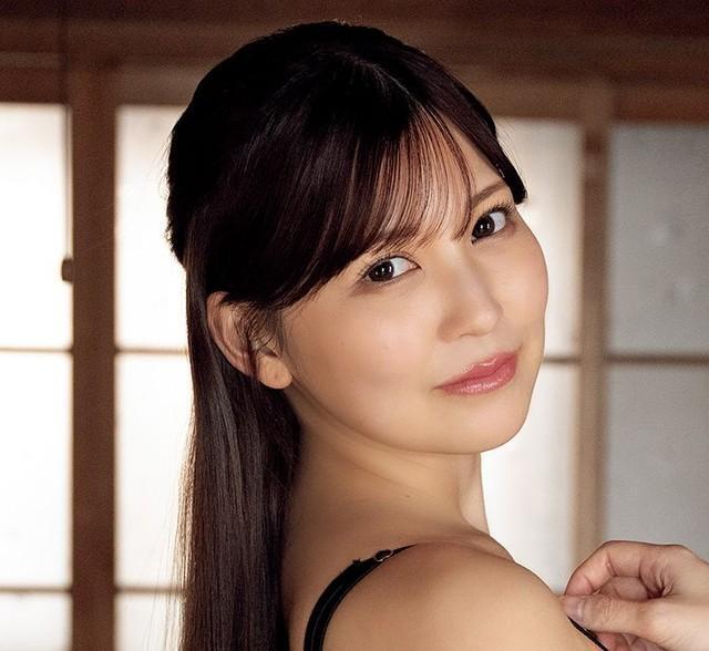 成瀬かのん「週刊SPA! 」(扶桑社)4月28日号より＝撮影／武田敏将 ヘアメイク／堀口有紀 スタイリング／毛塚由恵