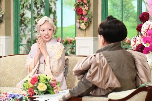 「徹子の部屋」　（右から） 黒柳徹子、ちゃんみな＝テレビ朝日提供