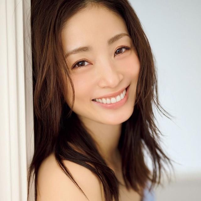 「FLASH」（26年4月28日発売号）に登場した上戸彩ⓒ光文社／週刊FLASH（写真・花盛友里）