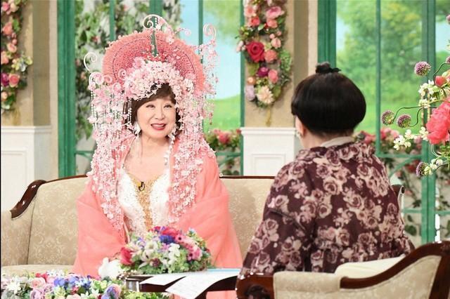 「徹子の部屋」　（右から） 黒柳徹子、小林幸子＝テレビ朝日提供