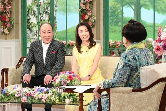 「徹子の部屋」 （右から） 黒柳徹子、武東由美、モト冬樹＝テレビ朝日提供