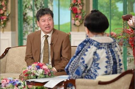 「徹子の部屋」  (右から） 黒柳徹子、佐藤二朗＝テレビ朝日提供