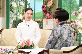 「徹子の部屋」 (右から） 黒柳徹子、戸田恵梨香＝テレビ朝日提供