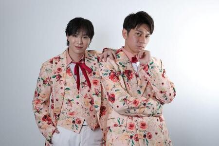 SHOW-WAの塩田将己（左）と山本佳志＝撮影・坂部計介