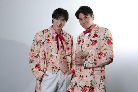 SHOW-WAの塩田将己（左）と山本佳志＝撮影・坂部計介