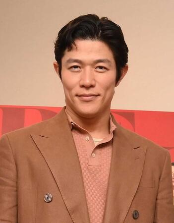 鈴木亮平