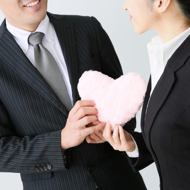 パチンコ店は社内恋愛多め？　※画像はイメージです（FineGraphics/photoAC）