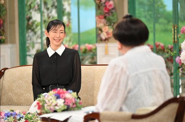 「徹子の部屋」  黒柳徹子(右)木村多江＝テレビ朝日提供