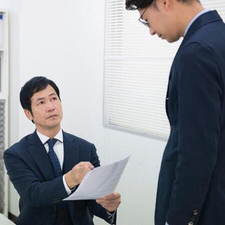 提案への指摘が人格否定に思えてしまう…　※画像はイメージです（ACworks/photoAC）