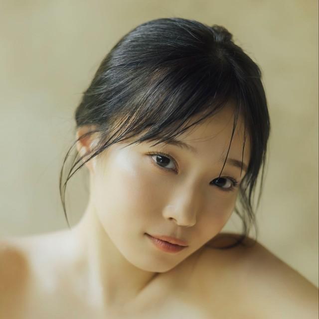 岸みゆ 2nd写真集(東京ニュース通信社)より＝撮影／横山マサト
