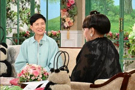 「徹子の部屋」    黒柳徹子(右)、萩野いづみさん＝テレビ朝日提供