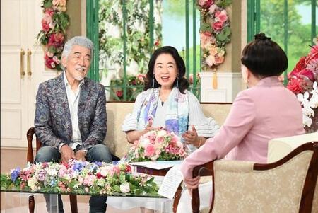 「徹子の部屋」   (右から)黒柳徹子、阿木燿子さん、宇崎竜童＝テレビ朝日提供