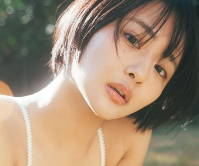 すみぽん（高倉菫）「旬撮GIRL Vol.30」（扶桑社）より＝撮影／東京佑 ヘアメイク／イワタユイナ スタイリング／米丸友子