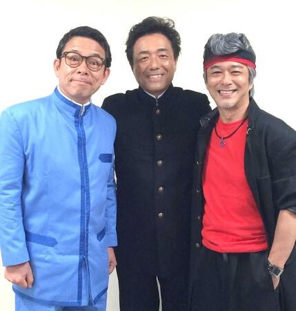 （左から）山口良一、長江健次、西山浩司＝2024年