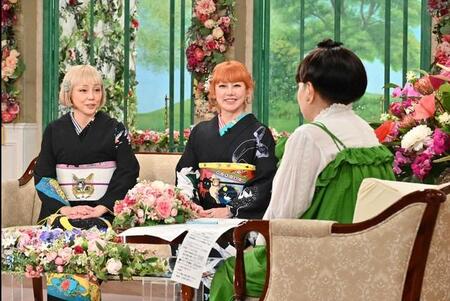 「徹子の部屋」    黒柳徹子(右)、PUFFY＝テレビ朝日提供