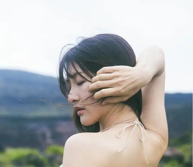 原つむぎ写真集「Bloom」（ワニブックス）より＝撮影・TOYO
