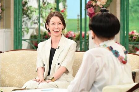 「徹子の部屋」   黒柳徹子(右)、辺見えみり＝テレビ朝日提供