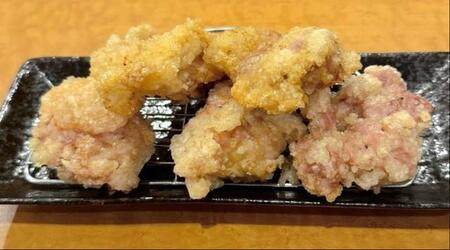 居酒屋で先に注文したはずの唐揚げが隣席に運ばれてきた…どう対応すべきか？（写真はイメージです）