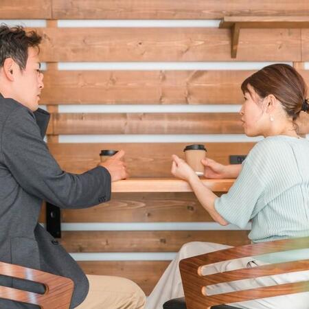 夫婦の話し合いに第三者は介入するべき？　※画像はイメージです（FineGraphics/photoAC）