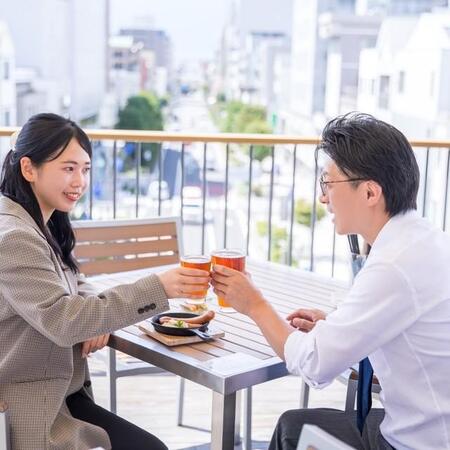 気の合う異性と2人で会うのは不倫？　※画像はイメージです（minaa_key/photoAC）