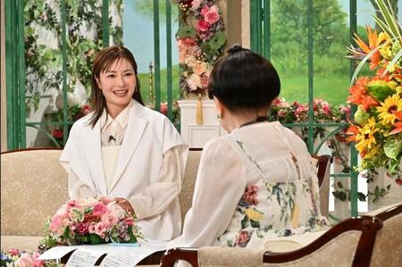 「徹子の部屋」   (右から)黒柳徹子、新山千春＝テレビ朝日提供