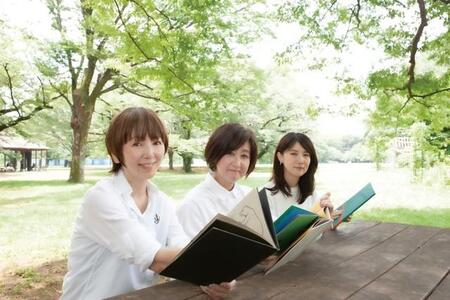 親友同士、初めての朗読劇に挑む（左から）渡辺満里奈、長谷川真弓、中江有里（撮影・サリー久保田）