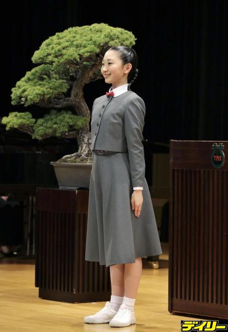 　宝塚音楽学校の入学式で、新入生代表を務めた関谷美咲さん＝18日午前、兵庫県宝塚市