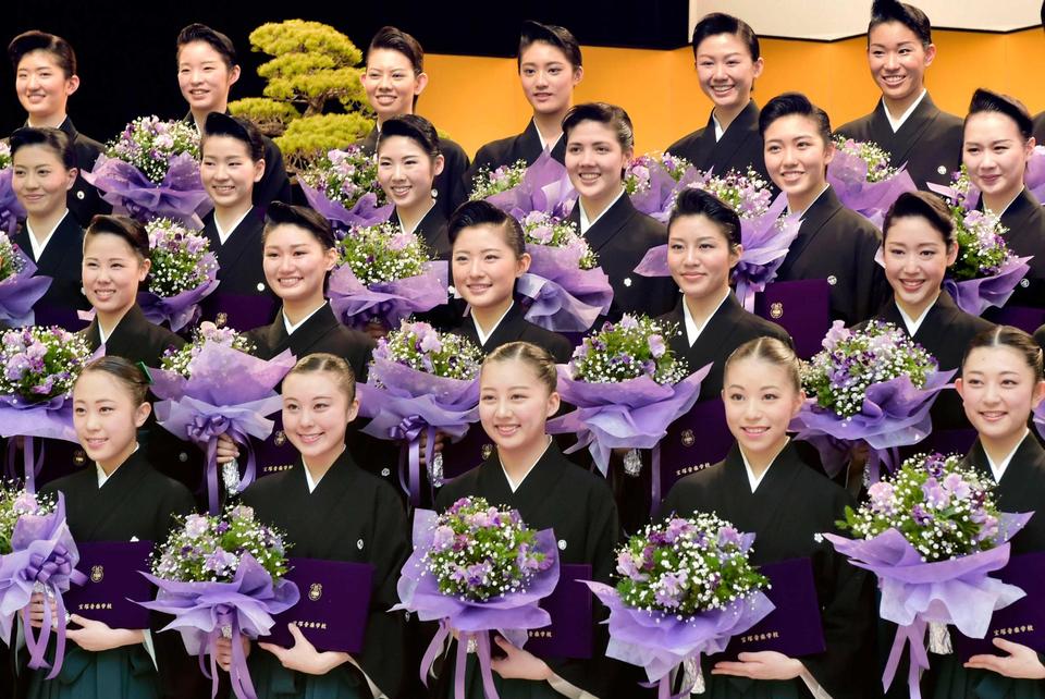 宝塚 - 宝塚 実鞠うい 音楽学校 卒業 初舞台 お礼状 セット Amazon.co.jp: 宝塚お礼状 花組 109期 娘役 翠笙芹南 卒業お礼状