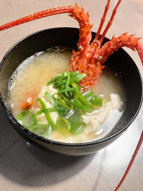 釣れた伊勢エビとカワハギでおいしすぎる味噌汁完成 海の大学生 なつきの釣り日記 芸能 デイリースポーツ Online