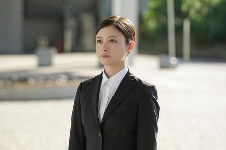 就職活動にいそしむ結（橋本環奈）