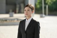 就職活動にいそしむ結（橋本環奈）