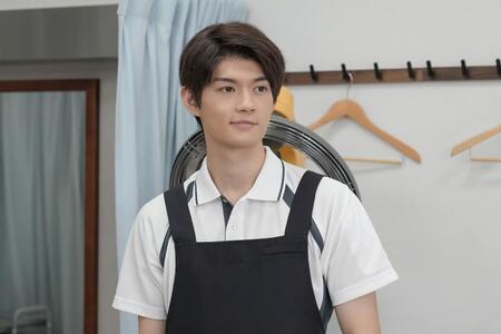 翔也（佐野勇斗）は、「ヘアサロンヨネダ」で聖人の仕事ぶりに心を寄せる